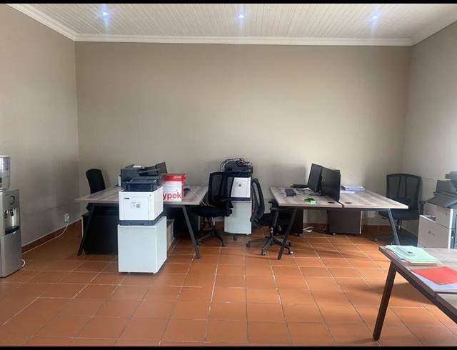 BUSINESS PROPERTY TO RENT IN CLUBVIEW